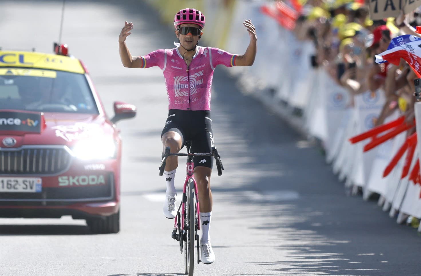 Tour de France 2026, Carapaz trionfa in solitaria nella 18ª tappa: Pogacar resta in maglia gialla