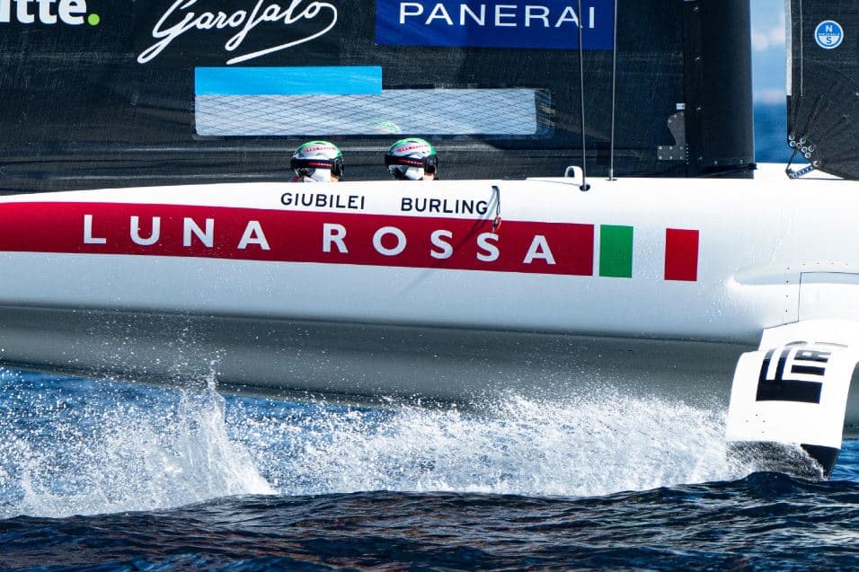 America's Cup, Luna Rossa batte New Zealand e vince la regata preliminare di Napoli