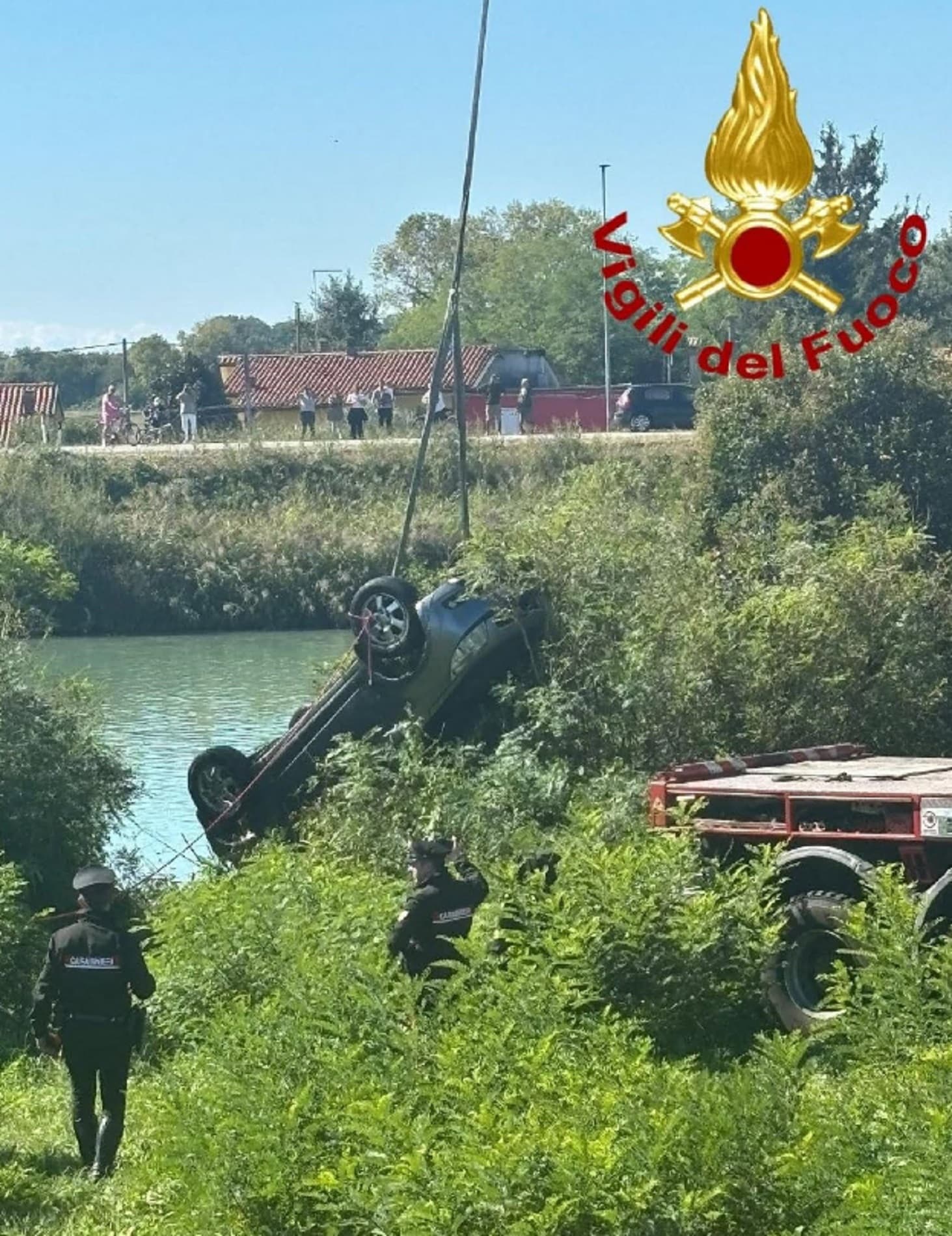 Ripescata l'auto nel fiume Livenza a Venezia, all'interno un uomo e due cani