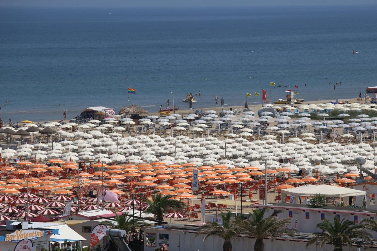 La denuncia della turista tedesca: "Violentata in spiaggia a Rimini"