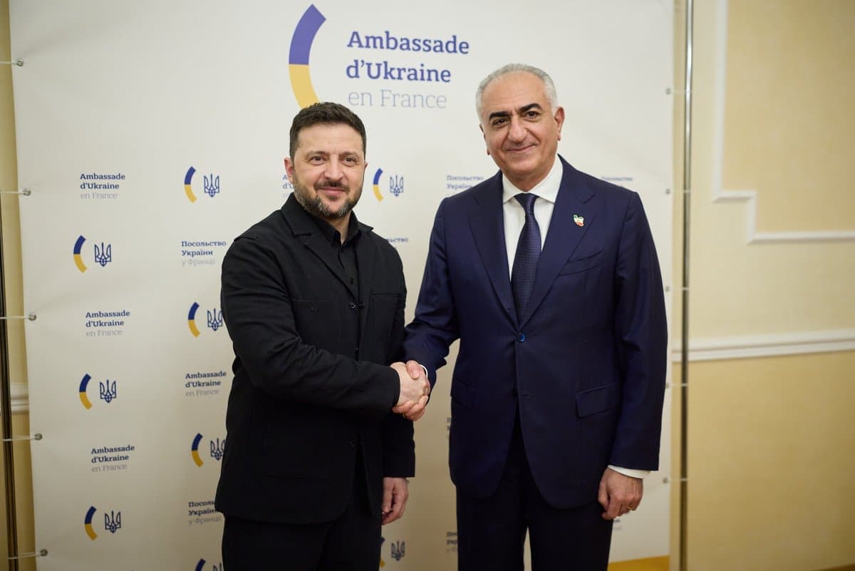 Zelensky incontra Reza Pahlavi a Parigi: «Un Iran libero non deve sostenere la Russia»