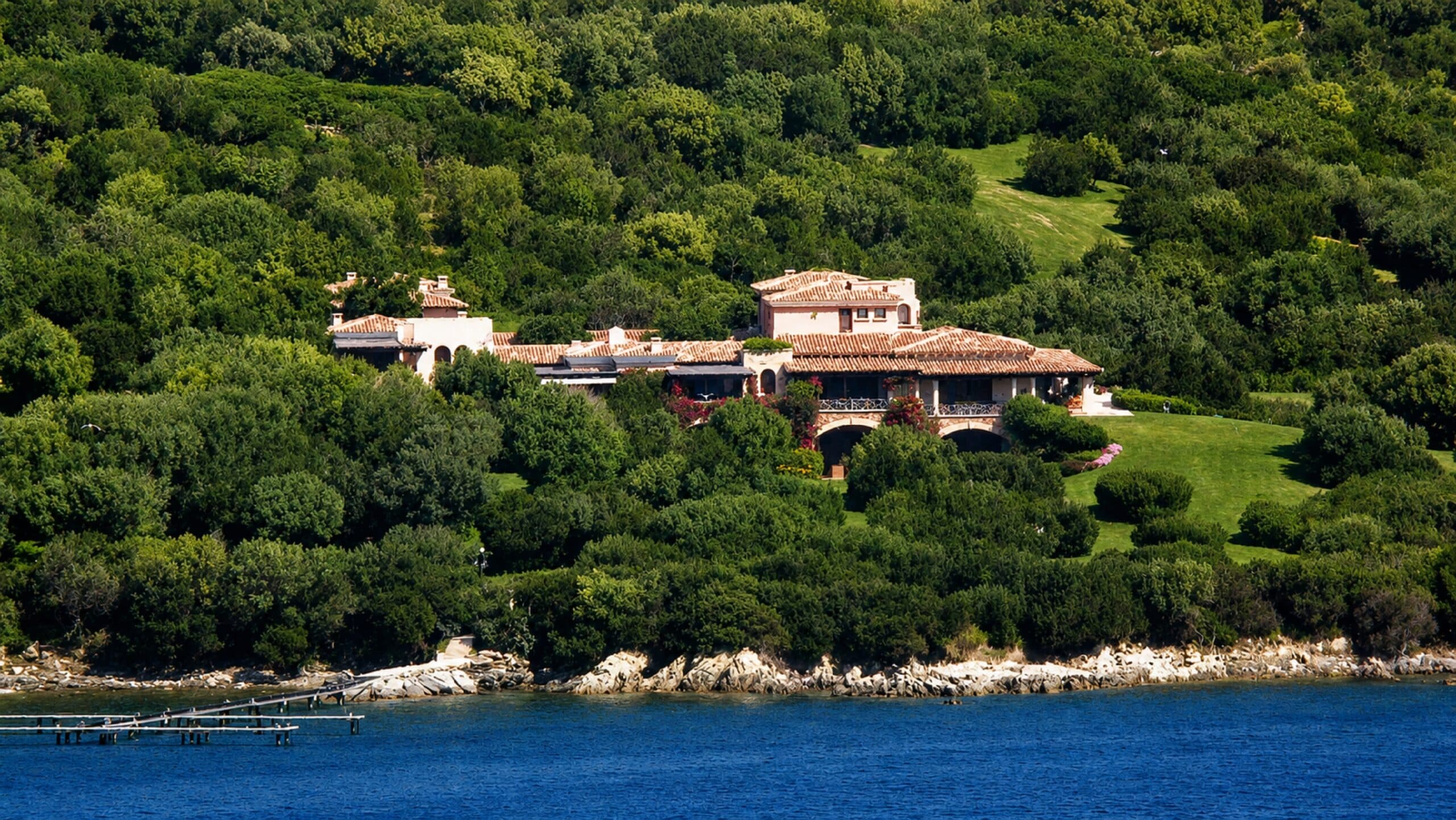 Villa Certosa venduta agli Al Thani: 350 milioni per la residenza di Berlusconi