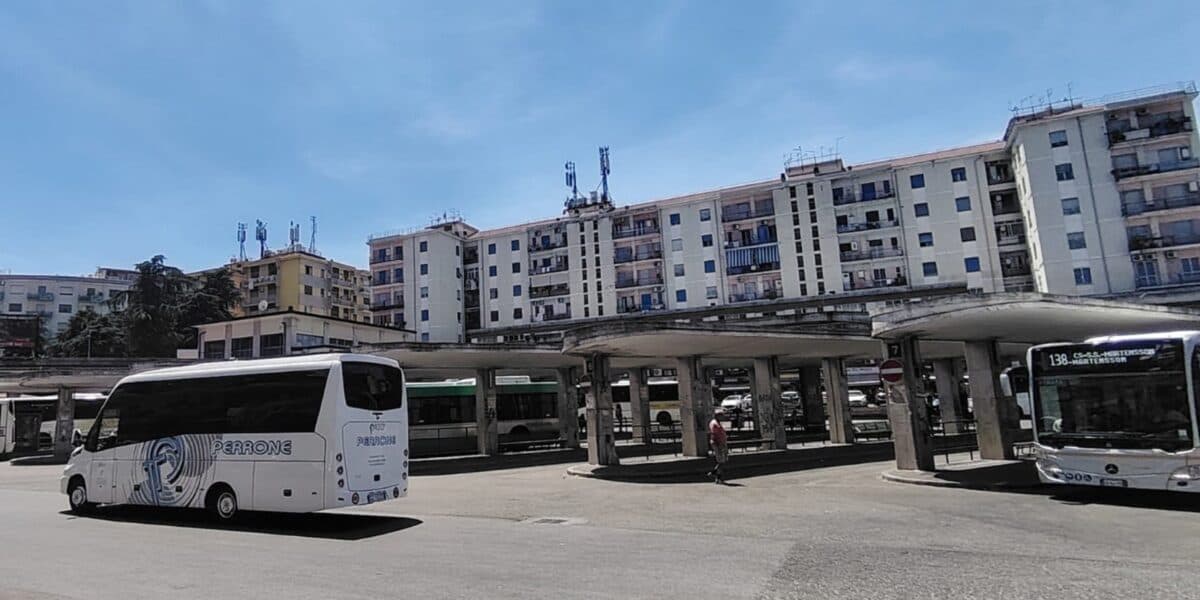 Cosenza, via delle Medaglie d'Oro è il Bronx: esercenti e residenti esasperati