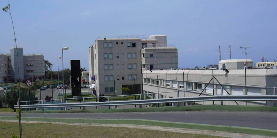 Droga e cellulari nascosti nei bagni del carcere di Rossano. La scoperta nel reparto di Alta Sicurezza