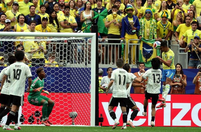 Il Brasile di Ancelotti vola agli ottavi del Mondiale. Martinelli all'ultimo respiro piega il Giappone