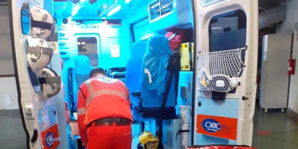 Inferno sulla statale 18: incidente frontale tra auto e van in galleria, un morto e un ferito a Guardia Piemontese