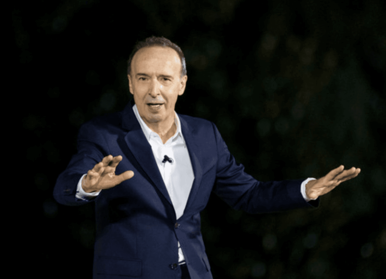 Il carisma di Roberto Benigni fa volare la storia di Pietro