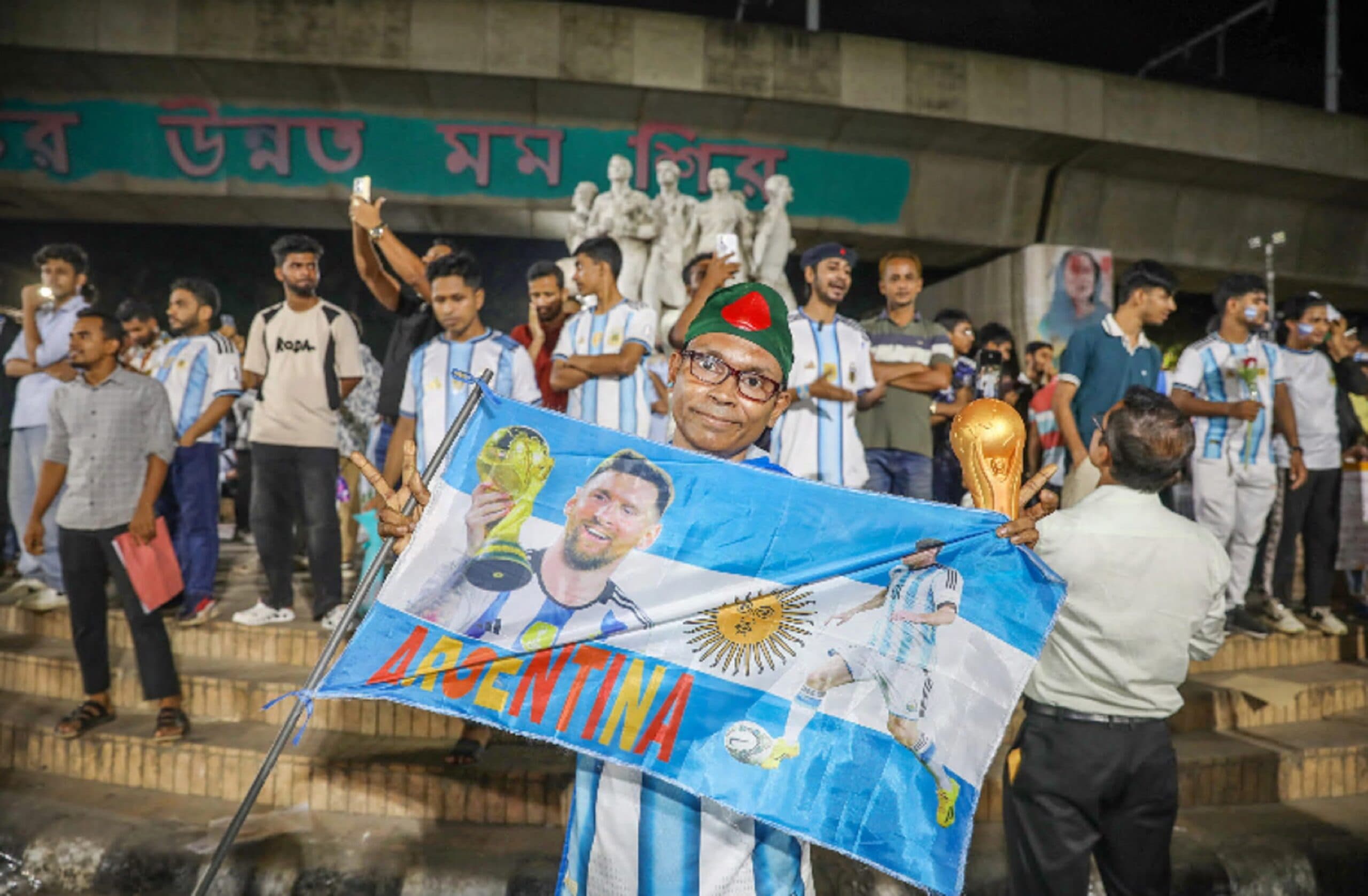 «Congratulazioni ai compatrioti argentini»: lo scherzo del pilota spagnolo che illude i passeggeri - VIDEO