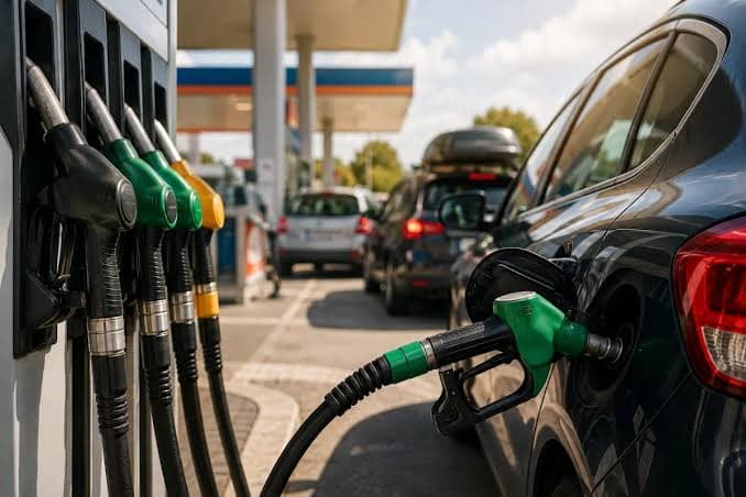 Carburanti, aumenti a Ferragosto: benzina sfiora i 2 euro, diesel supera i 2,08