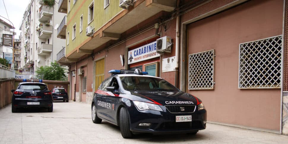 Minaccia di morte e aggredisce la madre, arrestato un uomo a Petilia Policastro