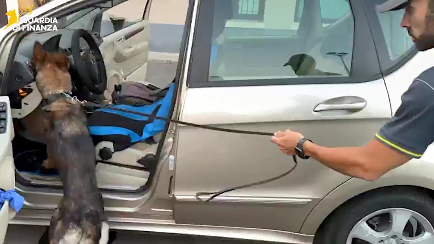 Catania, con 2 chili di cocaina al casello, arrestato corriere della droga