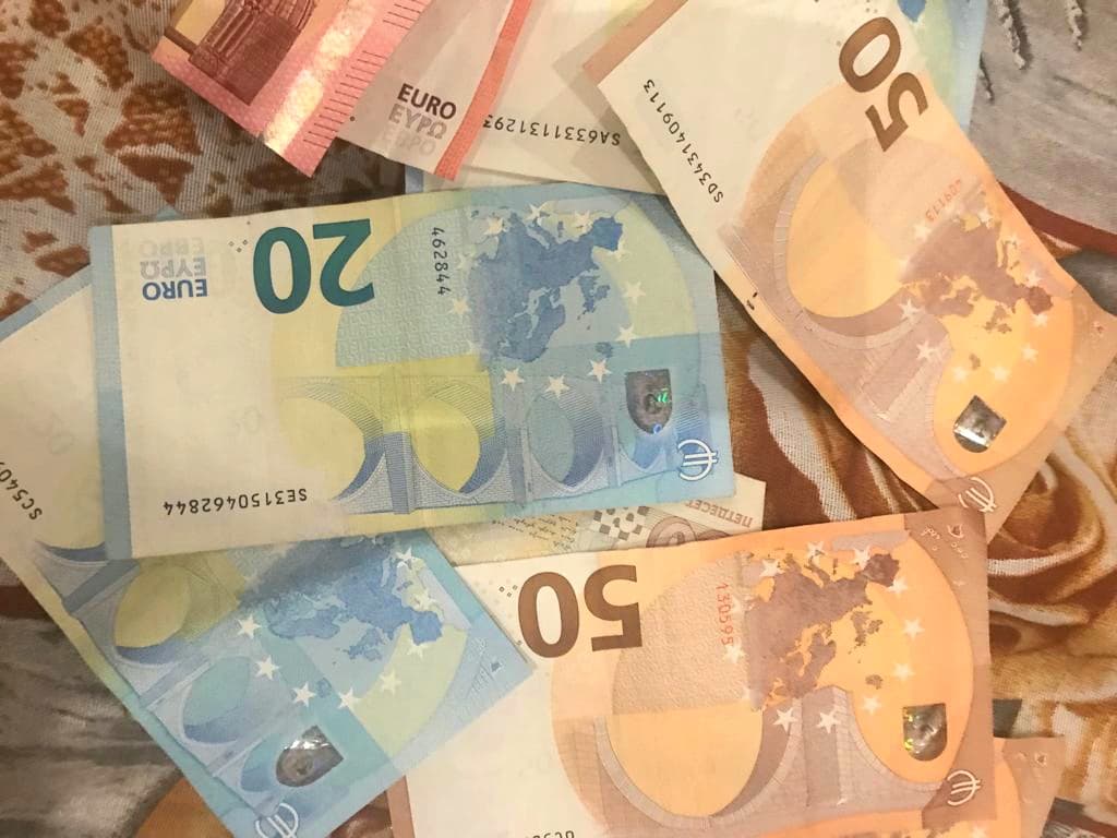 Mandano le figlie a fare la spesa con soldi falsi: denunciati genitori nel Palermitano