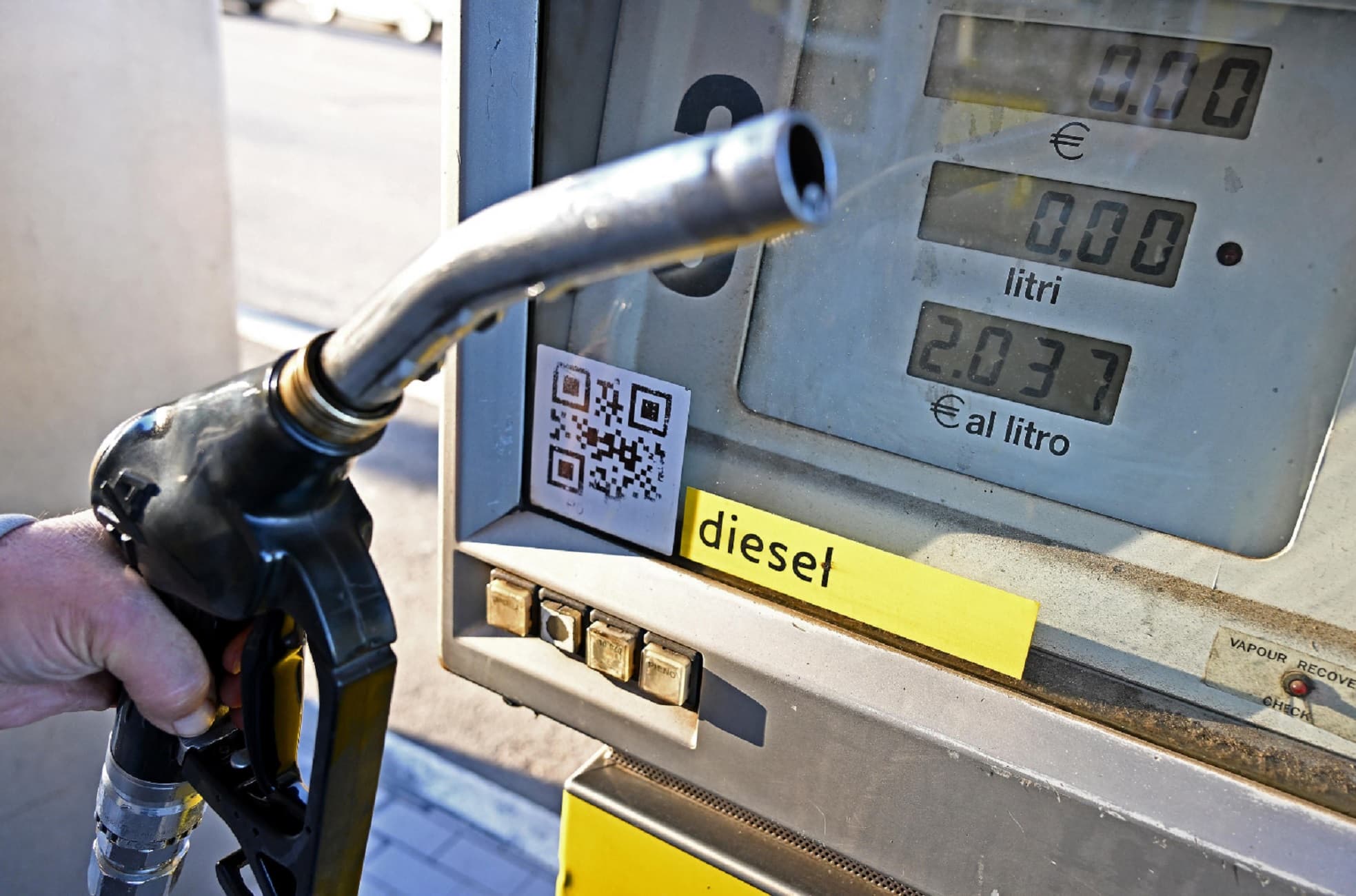 Taglio accise diesel, nuova mini proroga fino al 10 settembre: poi aiuti selettivi