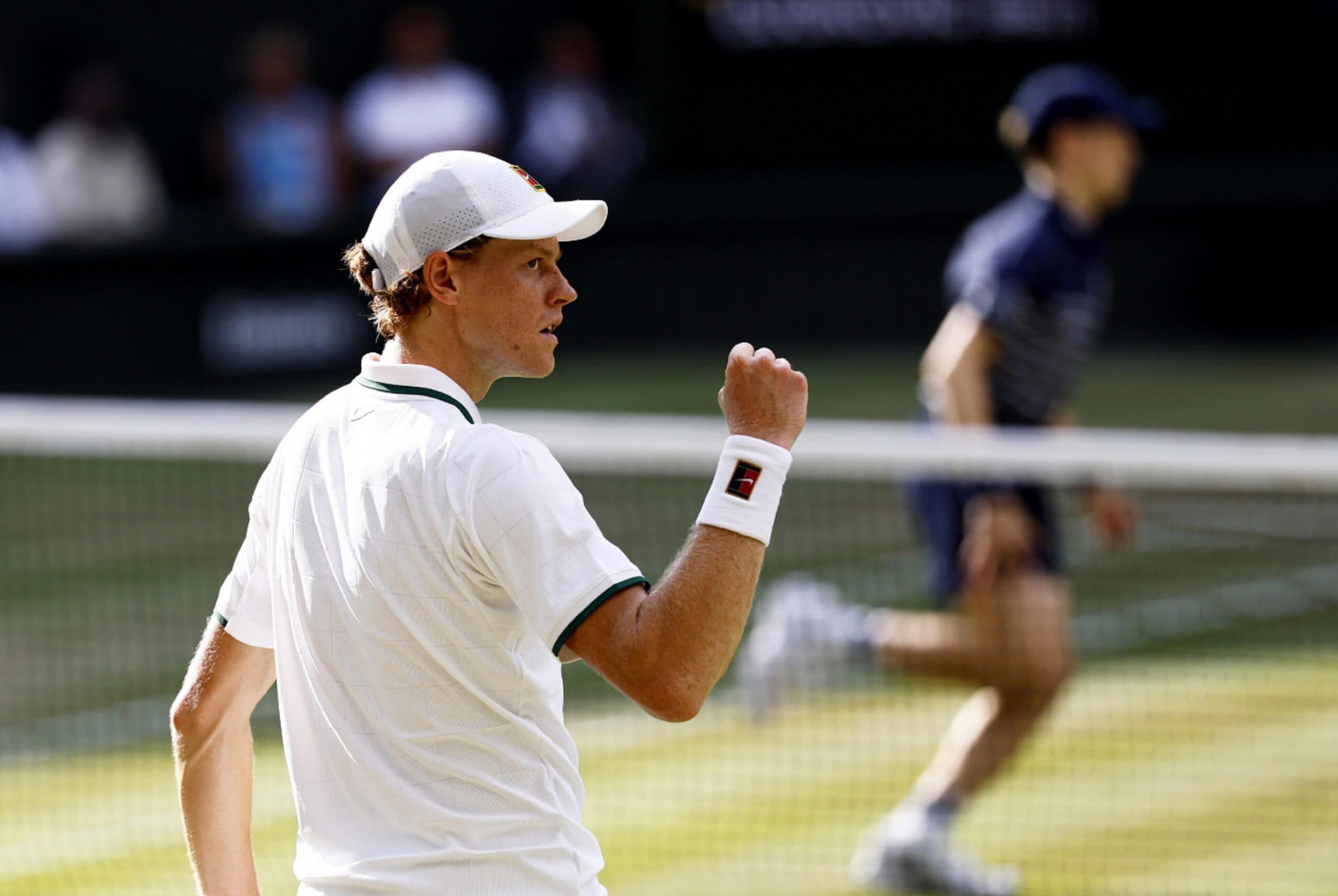 Sinner domina Djokovic e centra la seconda finale di fila a Wimbledon: in palio il titolo con Zverev