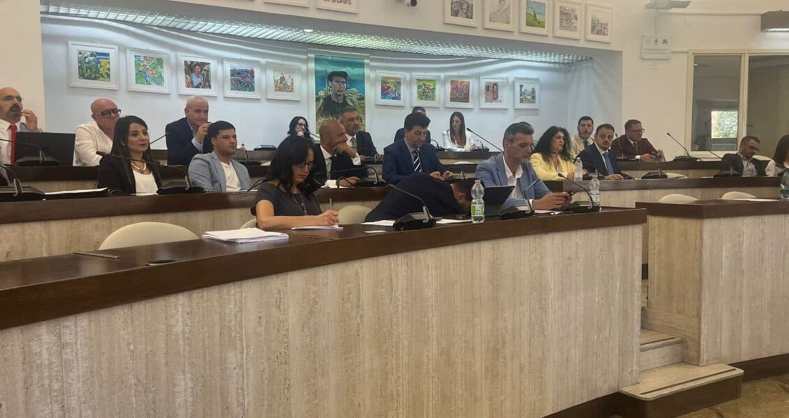 Crotone: insediato il Consiglio comunale, Megna eletto alla presidenza