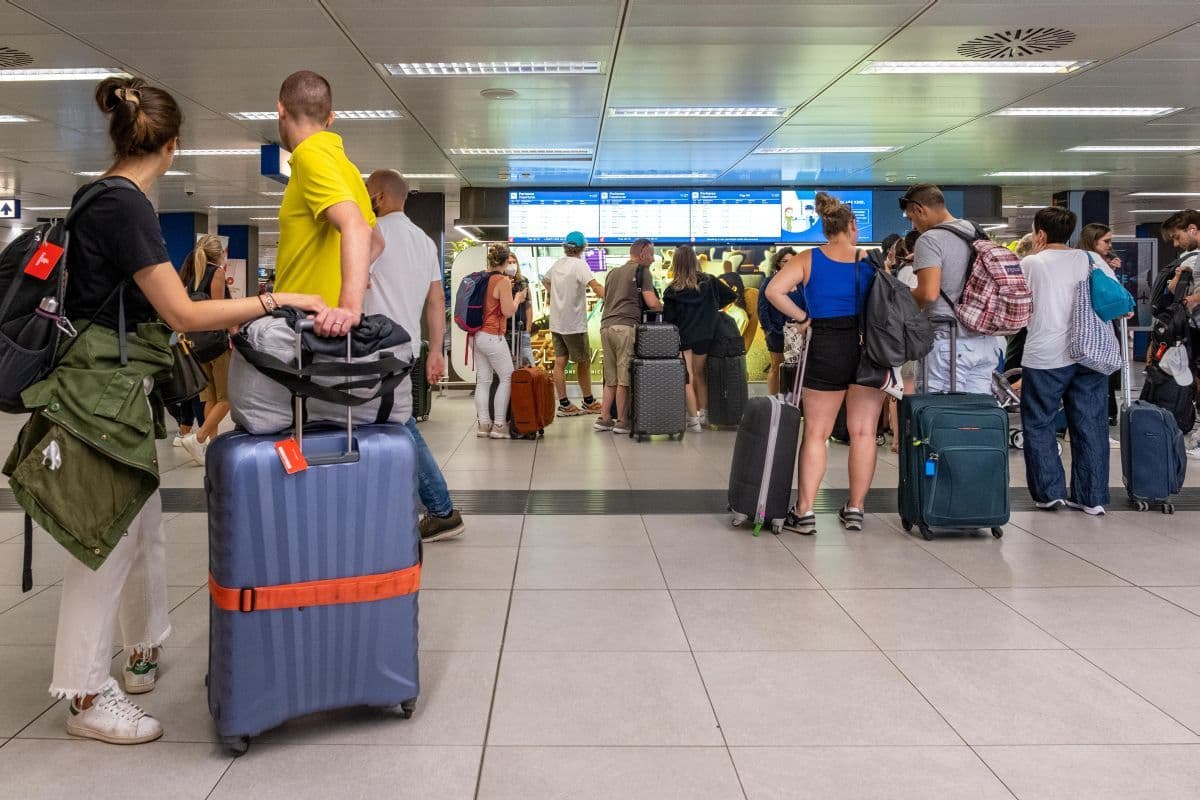 Catania, arrestata sulla pista appena scesa dall'aereo: era ricercata dal 2023 per sequestro di persona