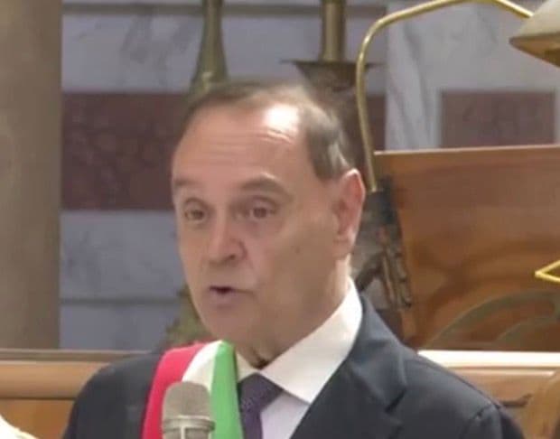 Clemente Mastella alla messa della Madonna delle Grazie: "Pregate per me, sono malato"