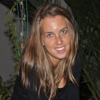 Tragedia a Mykonos durante l'addio al nubilato: muore una 37enne italiana