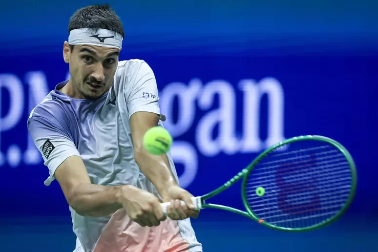 Us Open: Sonego sfiora l'impresa con Zverev, l'azzurro cede al quinto set dopo un match maratona