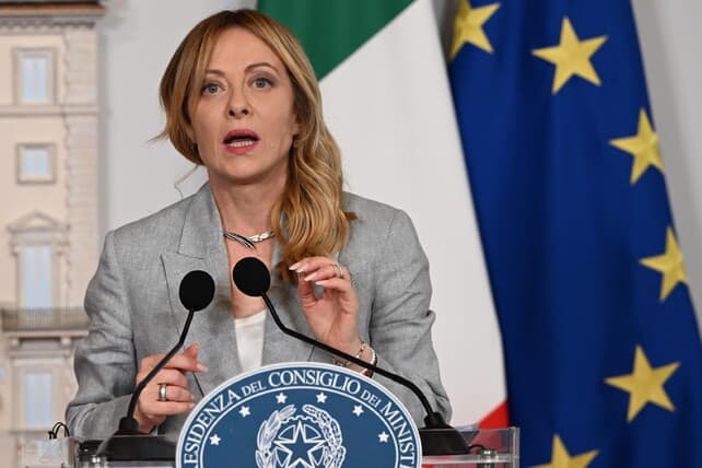 Giorgia Meloni: "Il patentino antifascista per gli editori? Si chiama censura, vecchio vizio della sinistra"