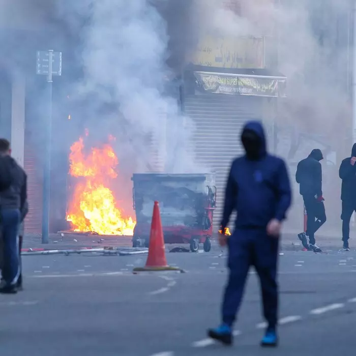Nord Irlanda, migliaia in piazza a Belfast contro il razzismo