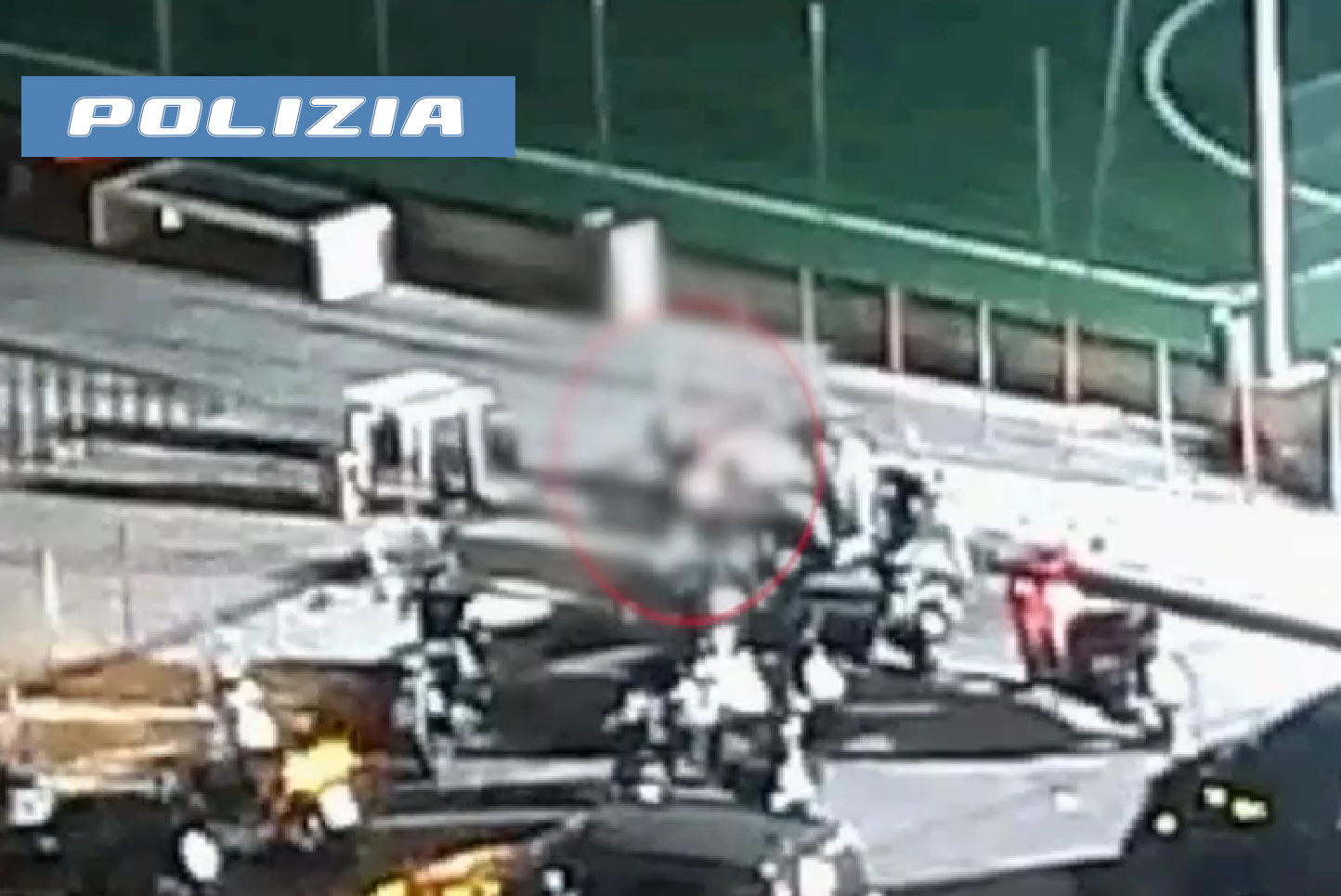 Far West a Catania, commando spara sulla folla: arrestato il killer. Indossava un giubbotto antiproiettile fatto di libri VIDEO