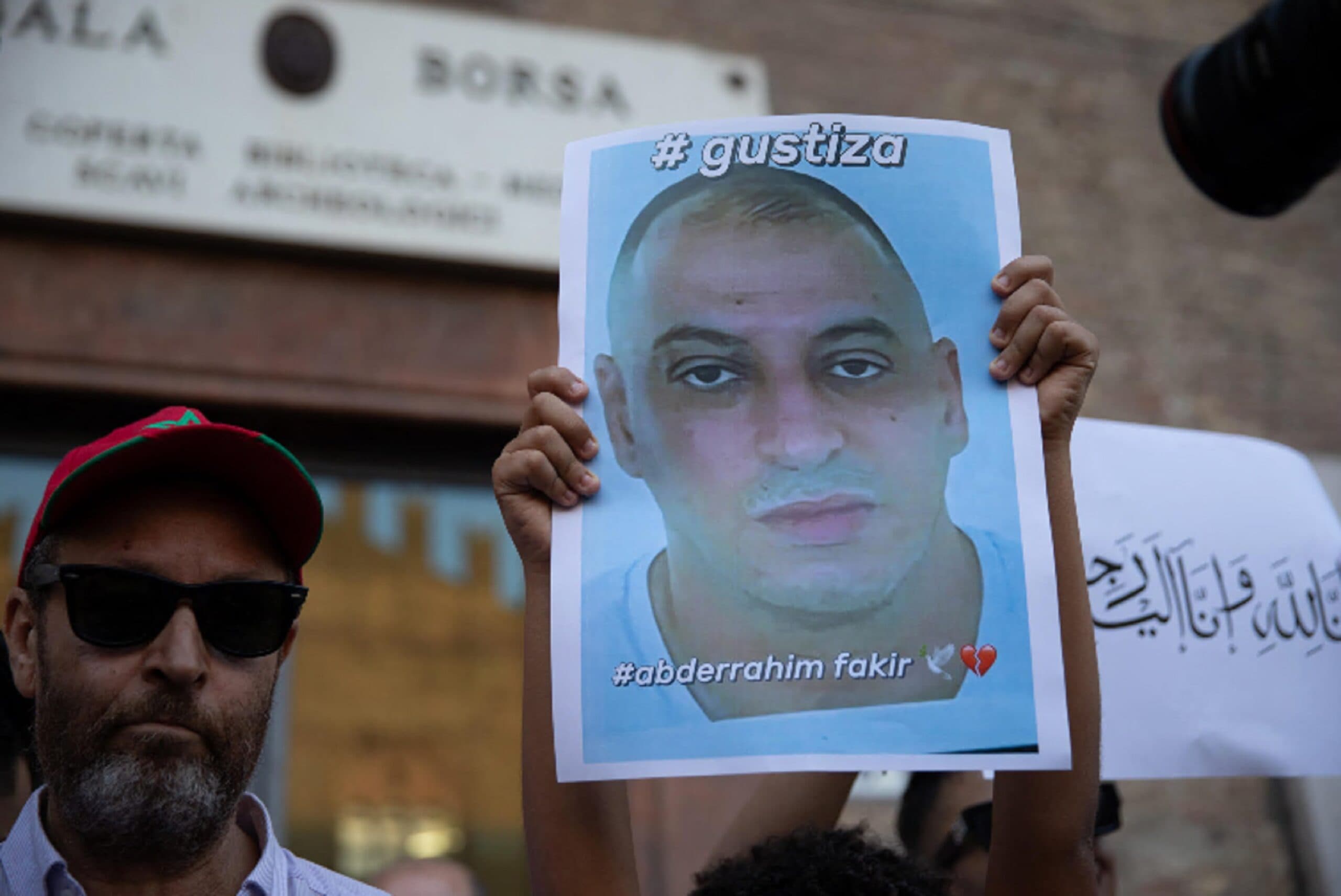 "È schiattato, che me ne frega": le frasi choc degli agenti sulla morte di Abderrahim Fakir a Bologna