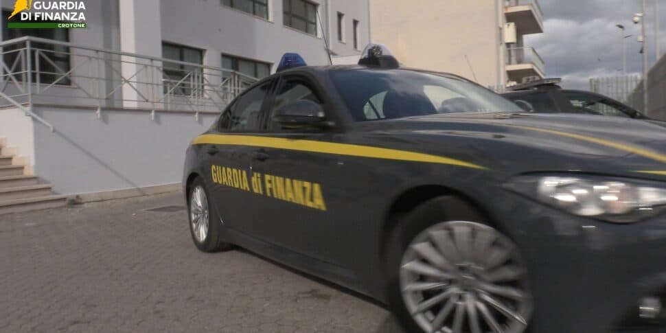 Blitz anti-pirateria a Crotone: smantellata la rete del “Pezzotto”. Nei guai 4 gestori e quasi 3.000 clienti