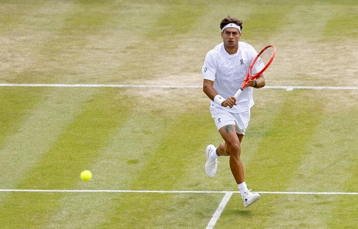 Wimbledon, Cobolli batte Khachanov in cinque set e conquista gli ottavi. Sonego fuori