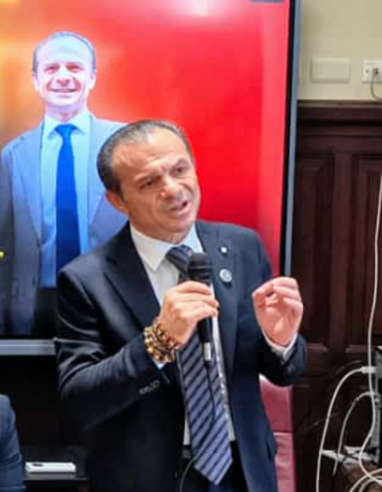 In Sicilia nasce il Governo di Liberazione di De Luca: “Schifani non ha più una maggioranza. Liberi i fondi destinati al Ponte"