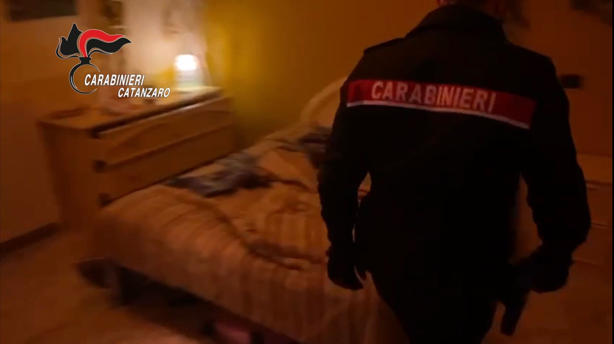Faceva prostituire la convivente fragile: arrestato 57enne, partecipava anche agli incontri