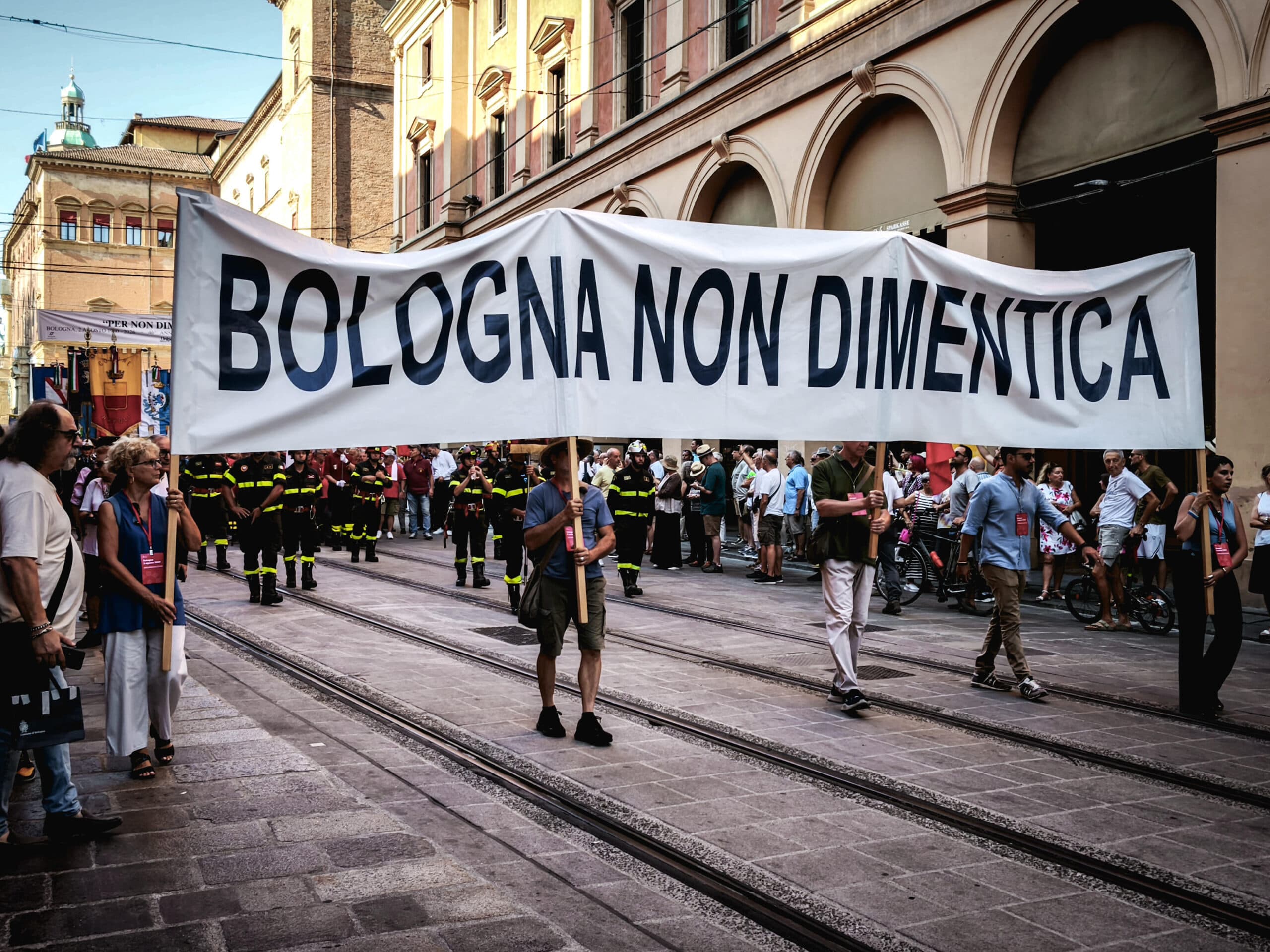 Strage di Bologna, Conte: Meloni non disconosca la matrice neofascista