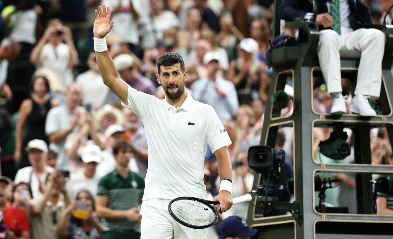Djokovic domina Tsitsipas e vola al terzo turno di Wimbledon