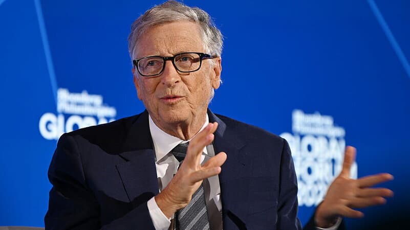 Bill Gates mette in guardia sui pericoli dell'intelligenza artificiale: «Gli USA devono guidare, è necessaria una legge»