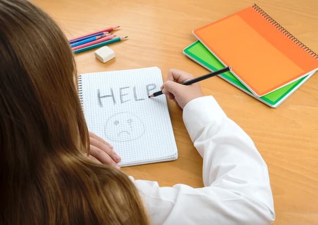 Punizioni e abusi, maestra d'asilo di 24 anni accusata di violenza sessuale a Monza
