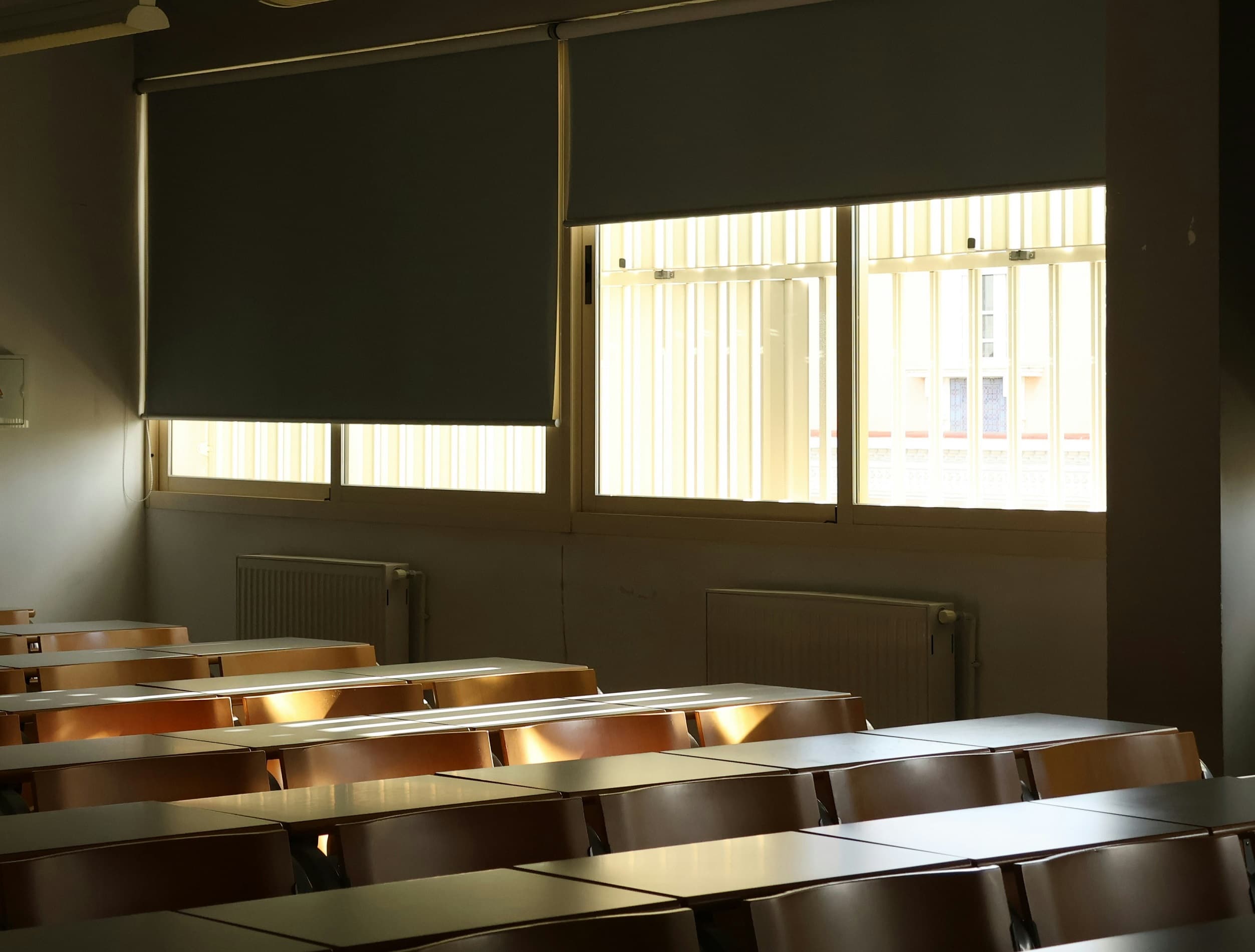 Troppo caldo e aule senza condizionatori: a Rosolini la scuola slitta al 21 settembre