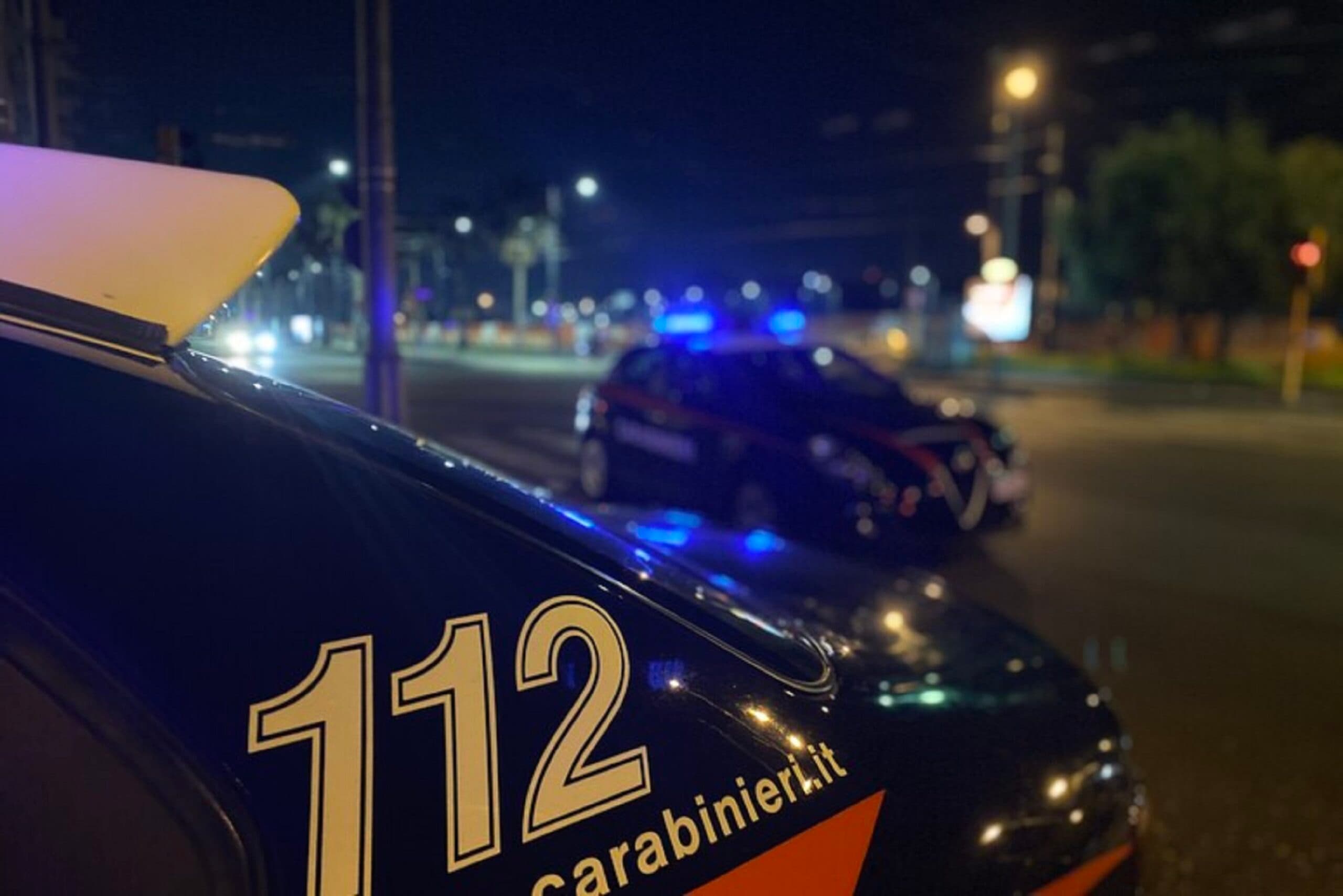 Tenta di dare fuoco alla compagna dopo una lite, arrestato per tentato omicidio nel Torinese