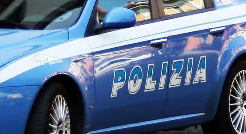 Napoli, studentessa di Lecce investita sul lungomare: caccia all'auto pirata