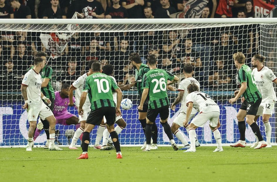 Rabiot porta avanti il Milan, ma il Sassuolo lo riaggancia. Il "Mapei" resta un tabù