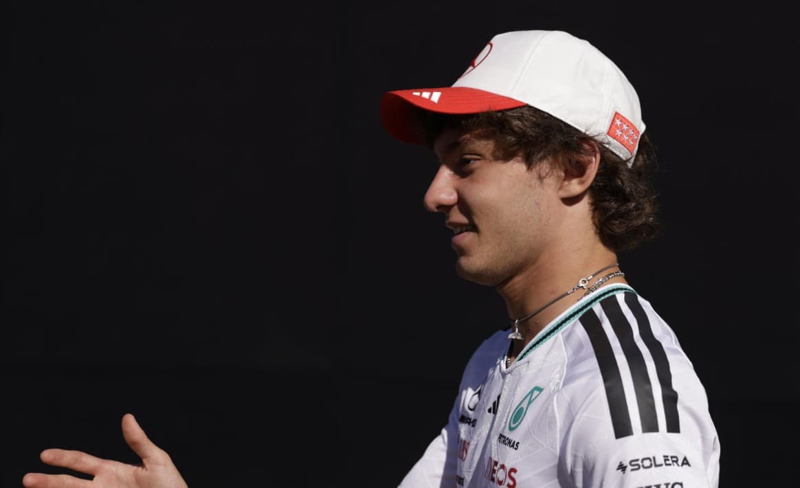 Antonelli trionfa anche a Madrid, sul podio Verstappen e Norris. Hamilton si ritira dopo pochi giri