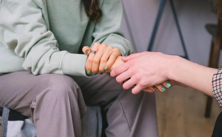 Dall'aumento dei disturbi mentali tra i giovani all'isolamento generato dall'iper-connessione: "E' emergenza sociale"