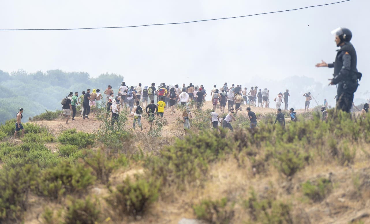 Ceuta, 43 migranti morti nelle ultime ore: recuperati i cadaveri al largo dell'enclave spagnola