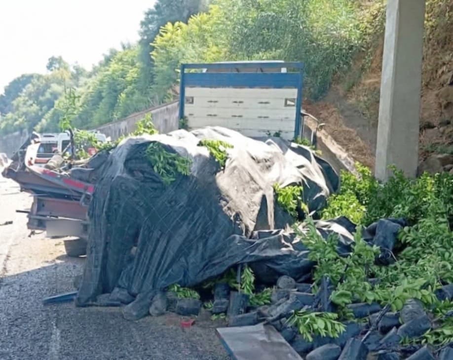 La scia di sangue non si ferma sulla Messina-Catania: aperta un'inchiesta sull'incidente costato la vita a un camionista