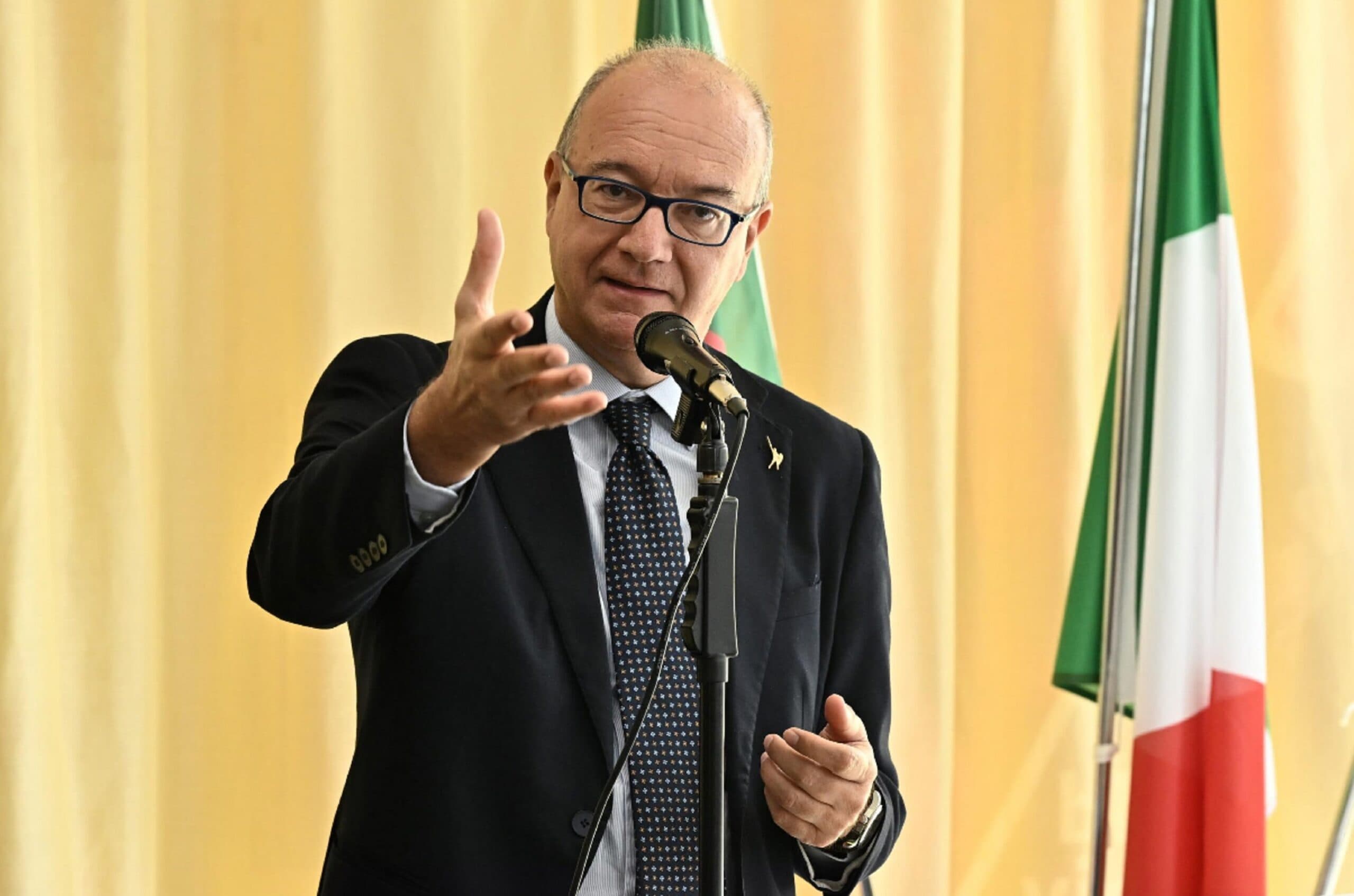 Alunni stranieri, Valditara sul “tetto” in classe: «Conta l’italiano». All’infanzia oltre il 30% in una sezione su 8