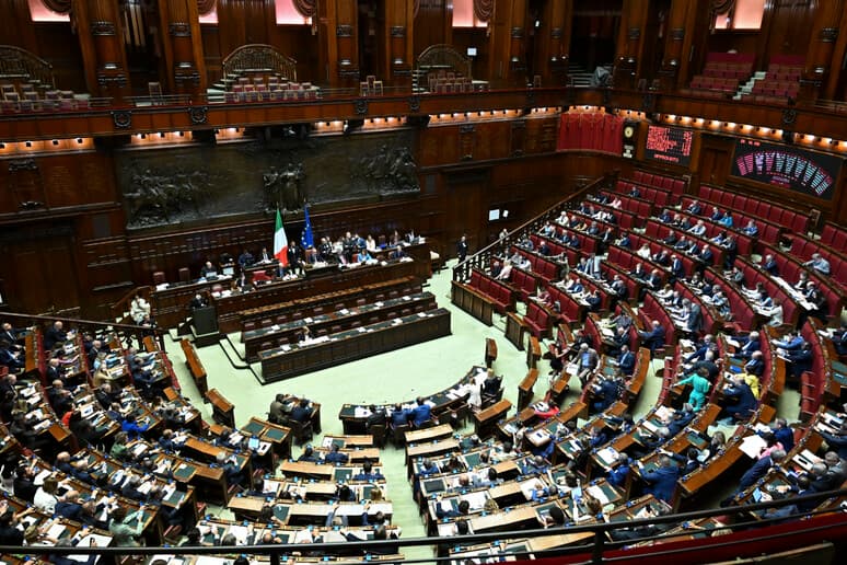 Legge elettorale: la Camera approva la seconda fiducia, duro attacco del M5S su preferenze e firme