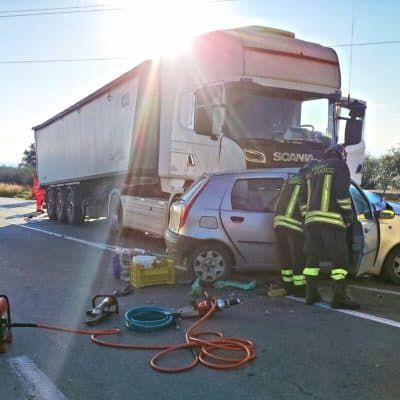 Incidente mortale a Cerchiara Calabra: una vittima nello scontro tra un’auto e un tir