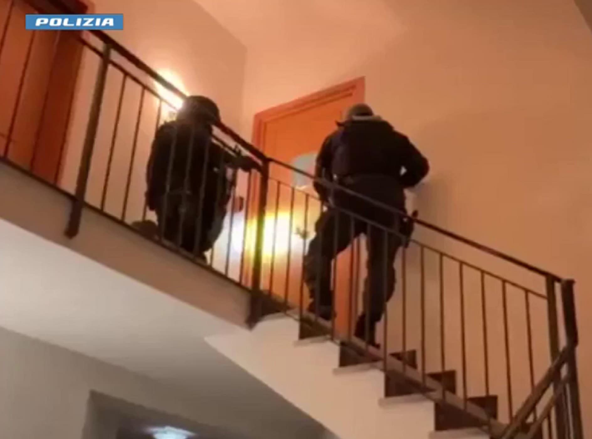 Banda armata con finalità terroristiche: maxi operazione della polizia contro un gruppo turco radicato in Italia