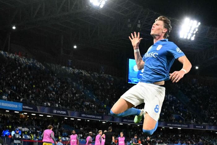 Che show al "Maradona"!: sei gol e un punto a testa per Napoli e Roma