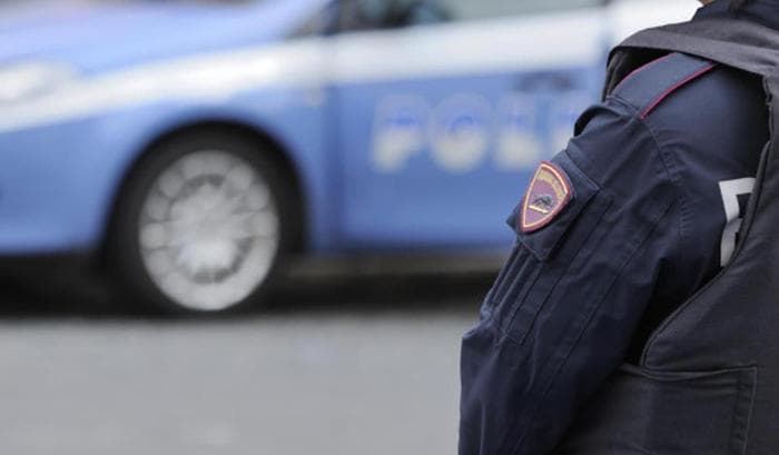 Accoltella l'amica durante una lite per un ragazzo, arrestata 19enne a Roma