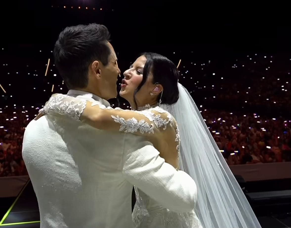 Matrimonio-show per i Me contro Te all'Unipol Arena di Milano. Seimila ospiti paganti